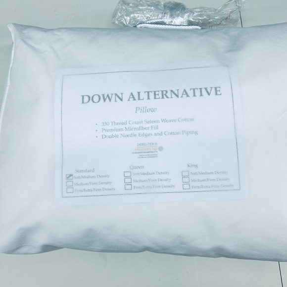 NWOT QUINCE Premium Down Alternative Pillow Soft Standard 3908 - Picture 8 of 9